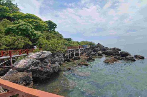 Wisata Pantai Jumiang