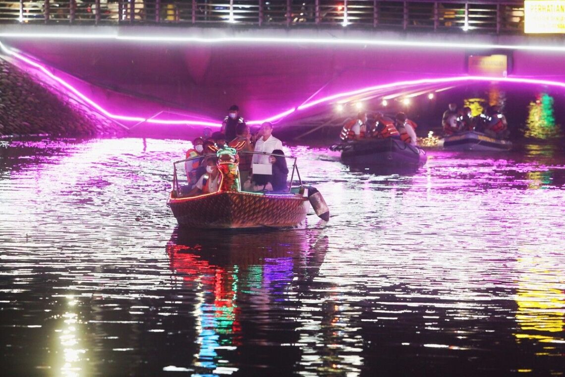 Wisata Perahu Kalimas