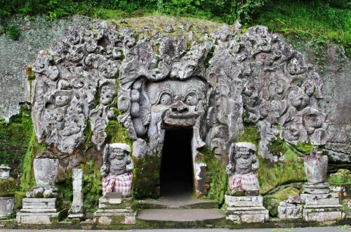 obyek wisata Goa Gajah