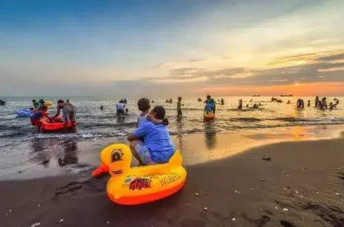 pantai wisata Ngebum